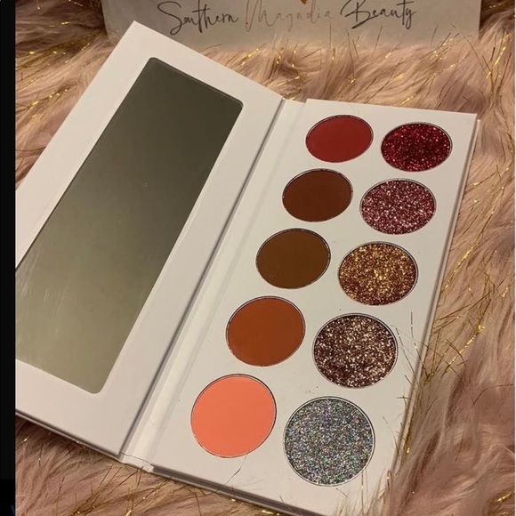 Custom Eyeshadow Palette - Picture 1 of 1